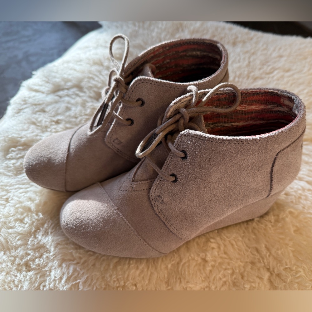 Toms Taupe Suede Desert Wedge Bootie Size 6.5 Women Shoes